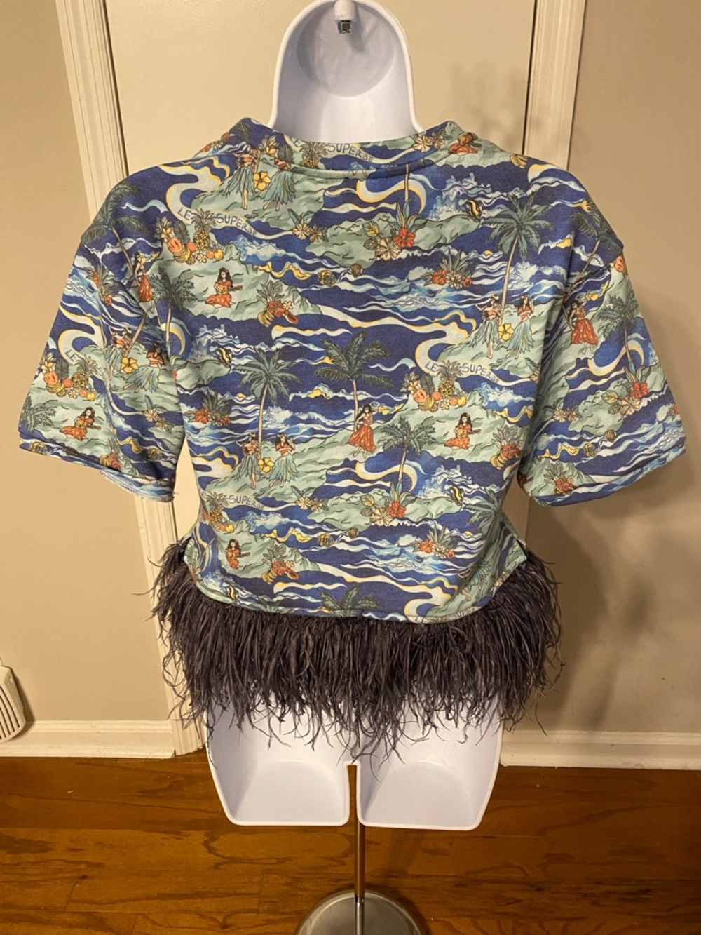 Le Superbe Feather T-Shirt - Picture 8 of 9